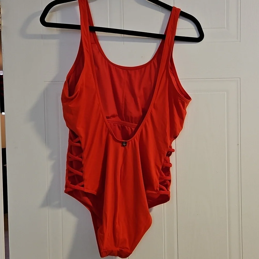 La vie en Rose Swimsuit Womens Large NEW Red One Piece Cut Out Backless NWT - Picture 3 of 5